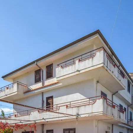 1 Bedroom Amazing In Appartement Briatico