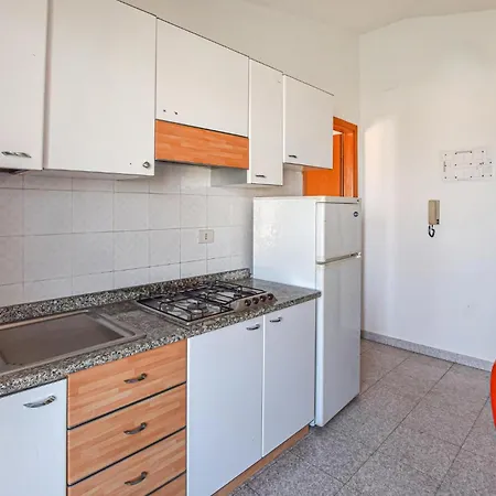 1 Bedroom Amazing In Apartment *