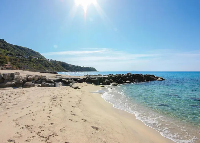 1 Bedroom Amazing In Apartamento Briatico